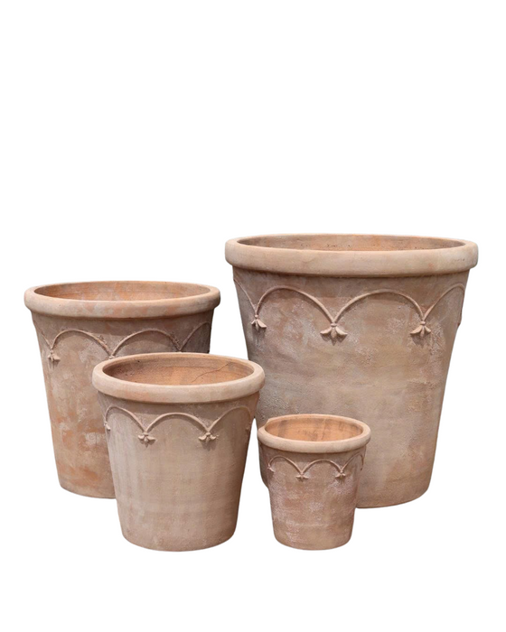 Meditteranean urn V-shape 31x31x36